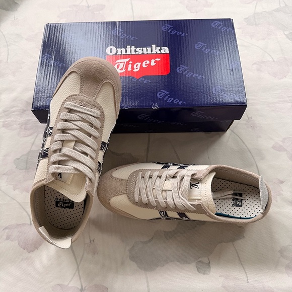 Onitsuka Tiger X Louis Vuitton Collaboration Sneakers - Picture 3 of 7